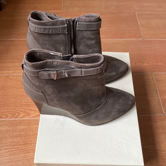 🌸Suede Coach ‘Melody’ Wedge Booties. Sz 10 🌸 - Picture 2 of 13